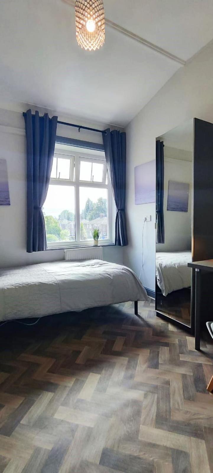 Gorton Mount Hotel Manchester Bilik gambar
